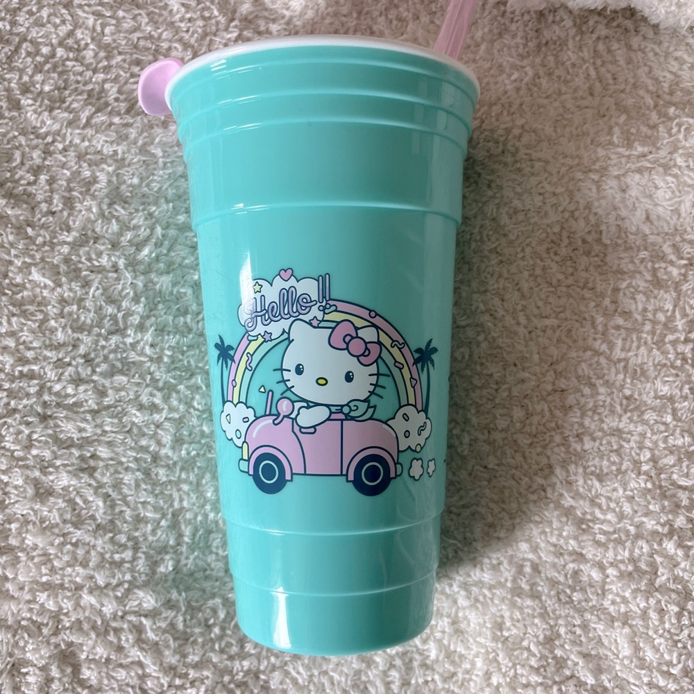 Hello Kitty Large rainbow 🌈 tumbler **Rare**